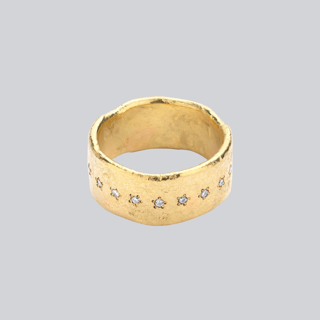 Golden Dawn Ring w. Diamond Stars